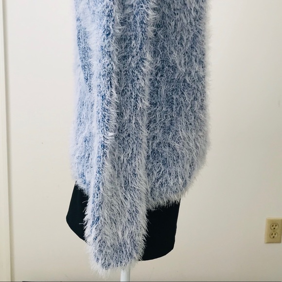 🆕 Snow White & Blue Fluffy Sweater - Picture 4 of 4